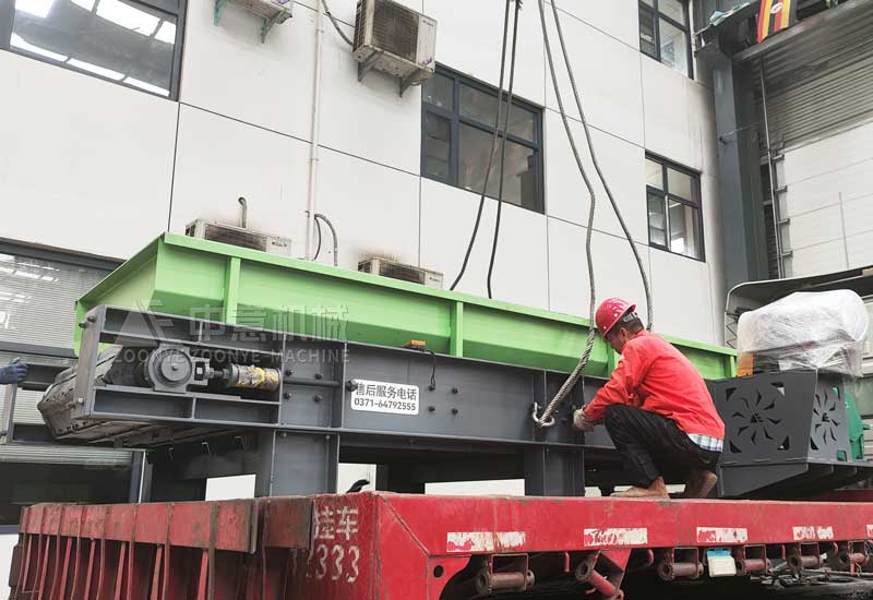 鏈板輸送機